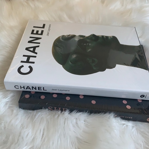 Chanel - Picture 2 of 2